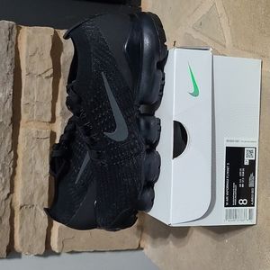 Brand new never worn women's size 8 Air Vapormax sneakers